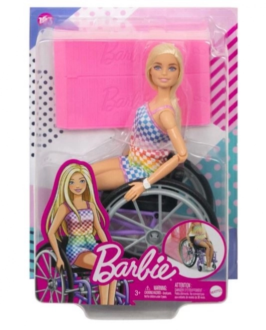 Barbie fotomodel pe scaun cu rotile