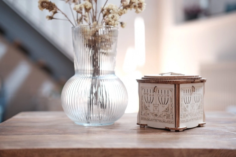 Mod original de a dărui bani și bijuterii