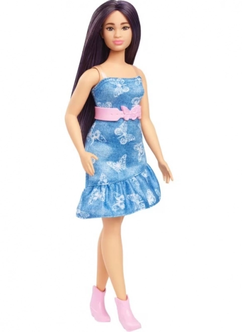 Barbie model în rochie albastră cu fluturi