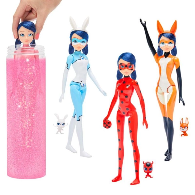 Trei costume unice
