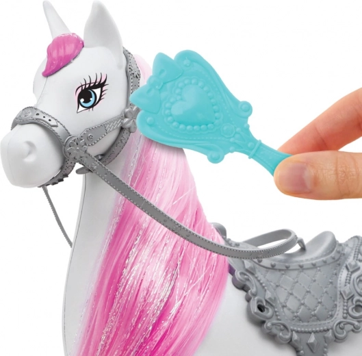 Distracție cu pieptănarea coamei