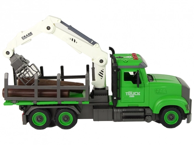 Vehicul transportor de lemne verde