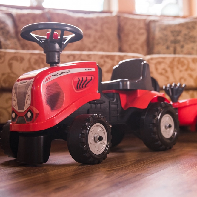Tractorul Baby Mac Cormick roșu cu remorcă