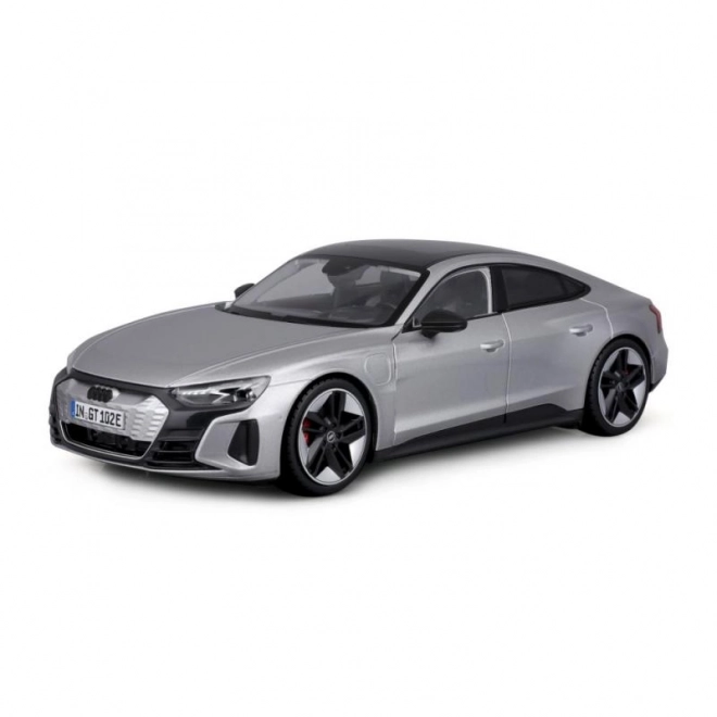 Mașinuță de colecție Bburago Audi RS e-tron GT argintiu la scara 1:18