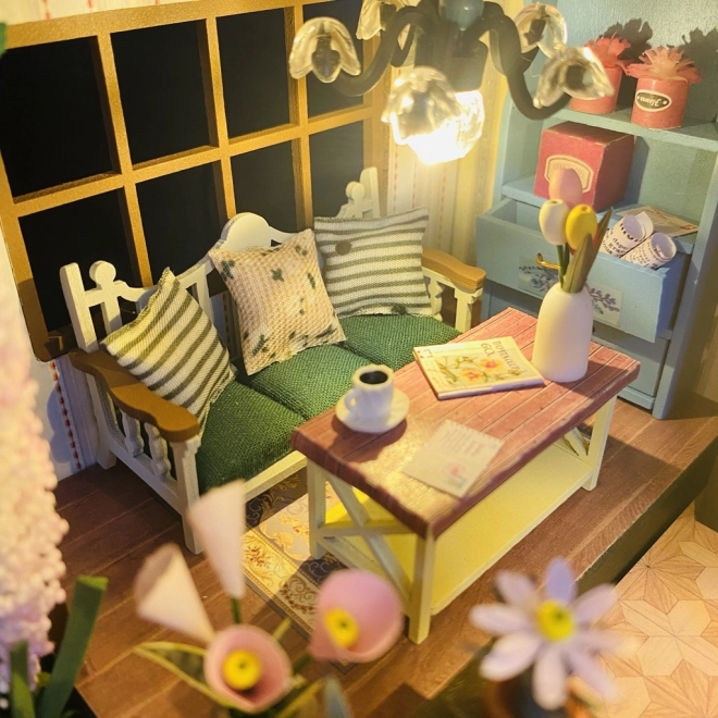 Miniatura căsuței Casa cu Flori a lui Darcy