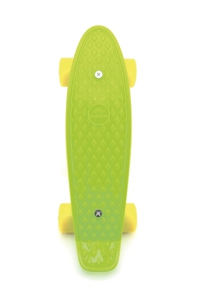 Pennyboard negru cu roți roșii – Verde, roți galbene