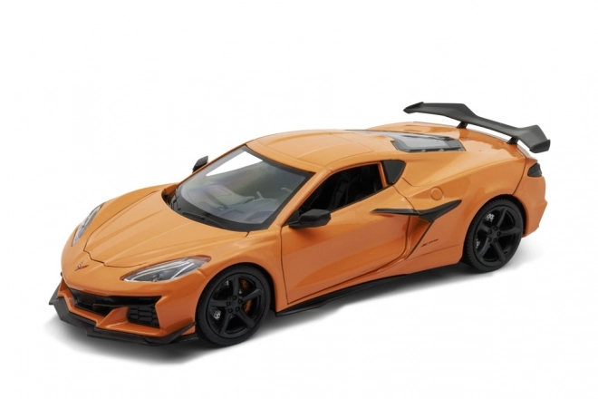 Chevrolet Corvette Z06 2023 model la scara 1:24 portocaliu