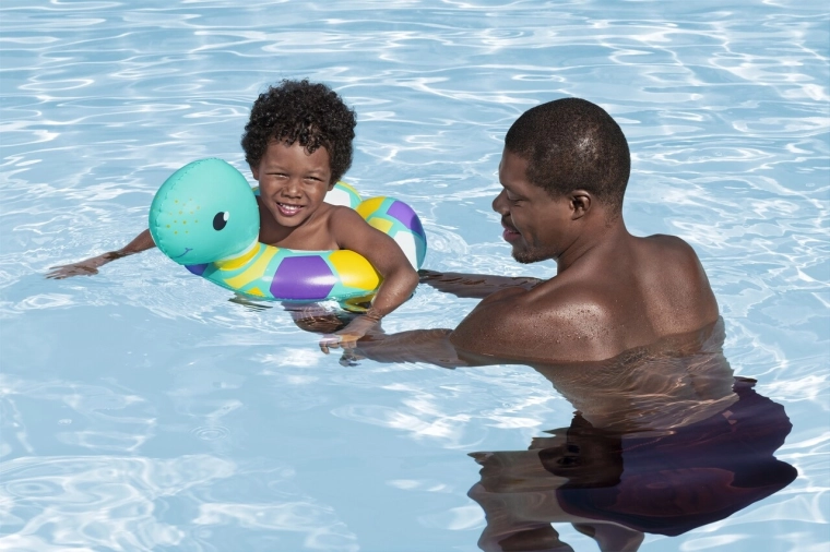 Sprijin sigur în piscină