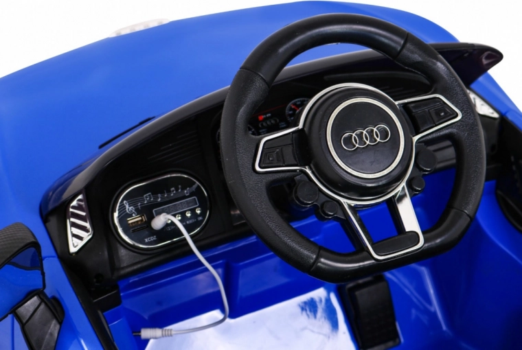 Muzică și lumini ca într-o mașină sport reală