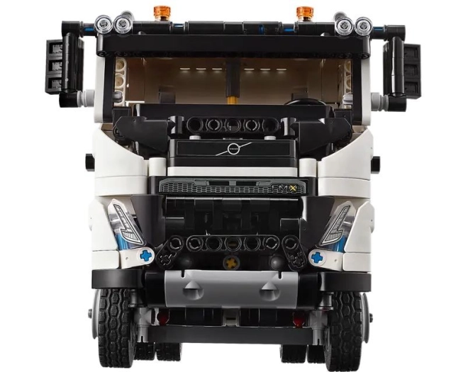 VOLVO FMX autentic cu cabină funcțională și motor