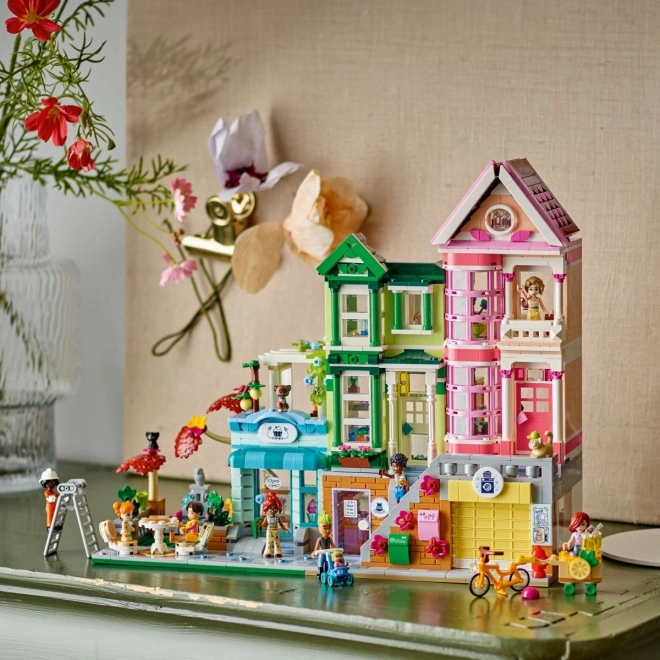 Apartamente și magazine în orașul Heartlake LEGO Friends