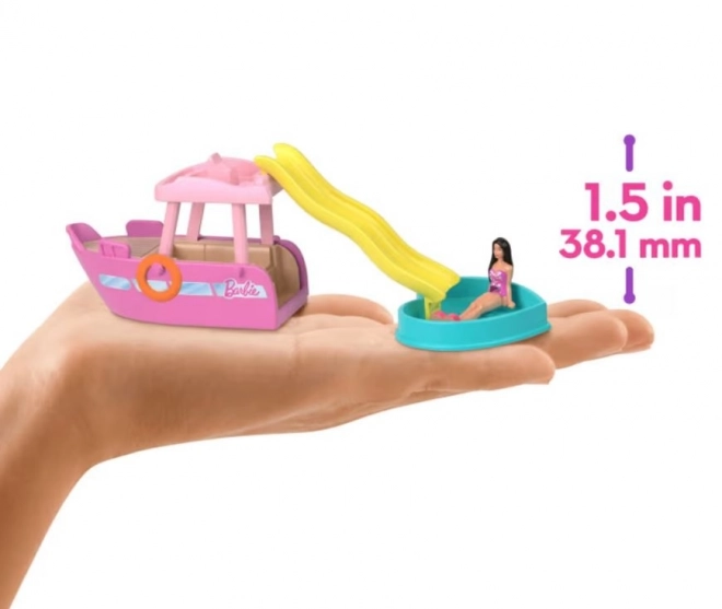 Set Barbie Mini Barbieland cu barcă