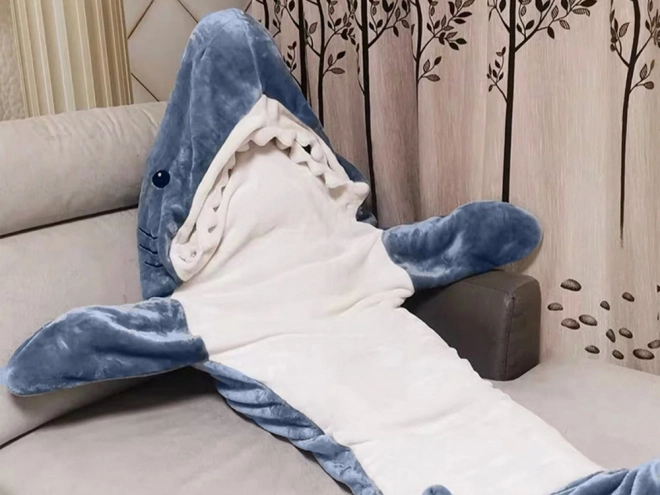 Pijama cu glugă tip rechin pentru iarnă