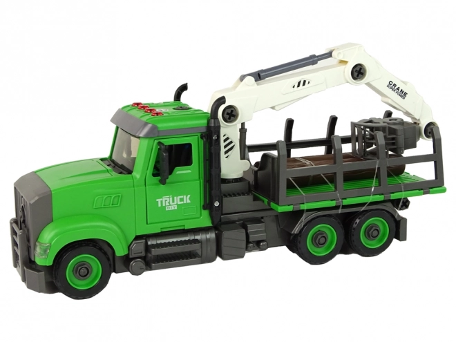 Vehicul transportor de lemne verde