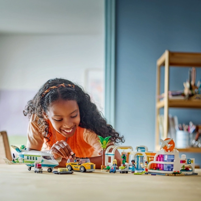 Set avion și aeroport Heartlake LEGO Friends