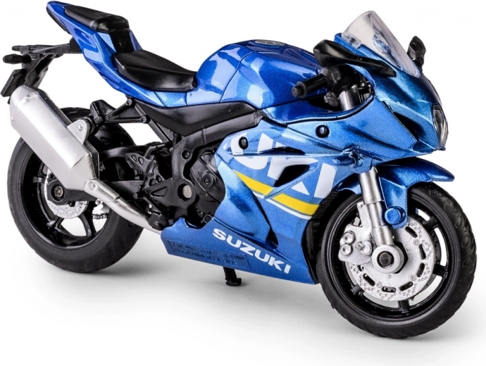 Piese metalice și anvelope din cauciuc