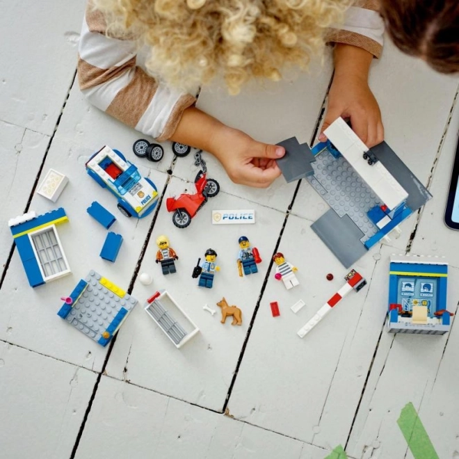 Set LEGO City Post de poliție urmărire