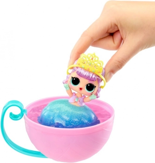 Schimbare magică de culoare în apă