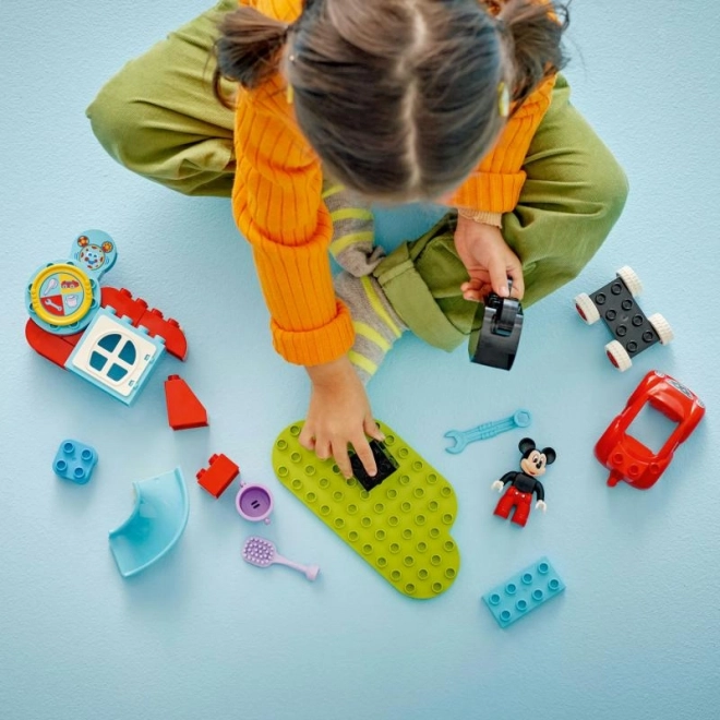 Clubul prietenilor lui Mickey Mouse și mașinuța LEGO DUPLO