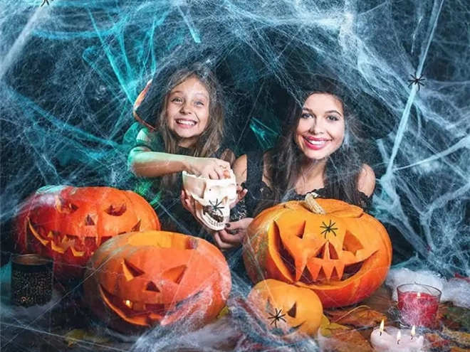 Pânză de păianjen albă cu păianjeni pentru Halloween