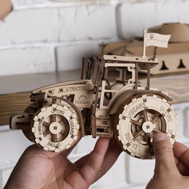Puzzle mecanic 3D din lemn Tractor Ugears