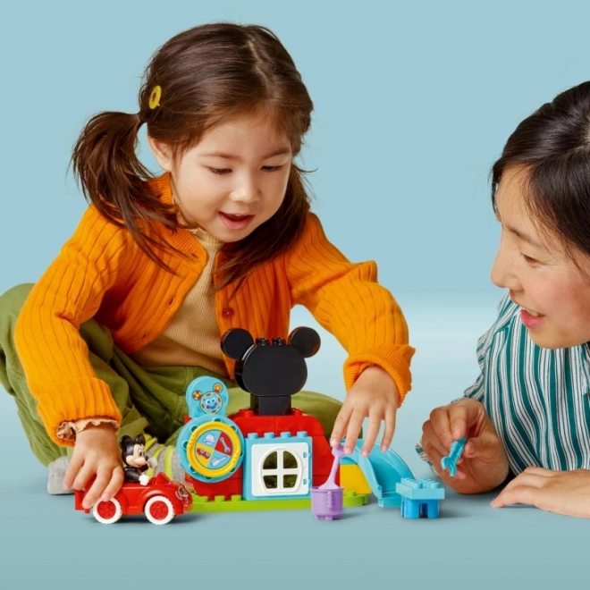 Clubul prietenilor lui Mickey Mouse și mașinuța LEGO DUPLO