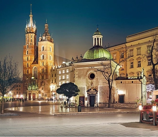 Motiv nocturn impresionant al Cracoviei