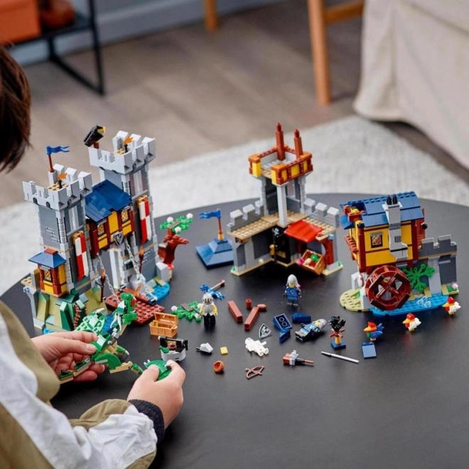Castel medieval LEGO Creator 3 în 1