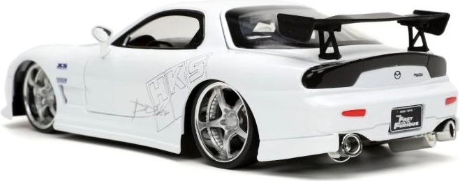 Caroserie metalică și detalii precise