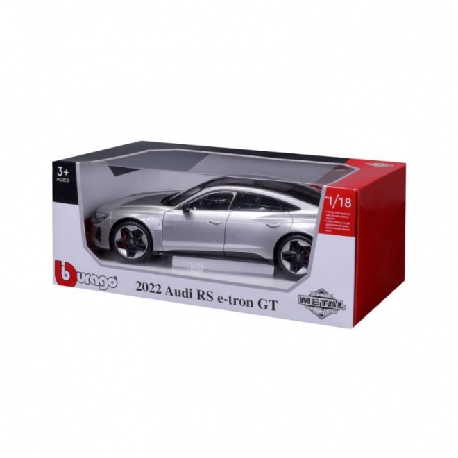 Mașinuță de colecție Bburago Audi RS e-tron GT argintiu la scara 1:18