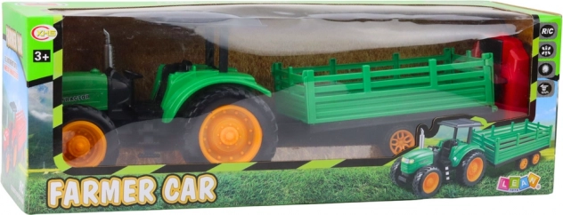 Tractor fermier verde teleghidat cu remorcă
