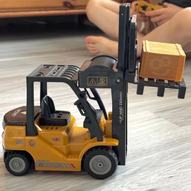Stivuitor de jucărie Woopie controlat de la distanță RC 1:24