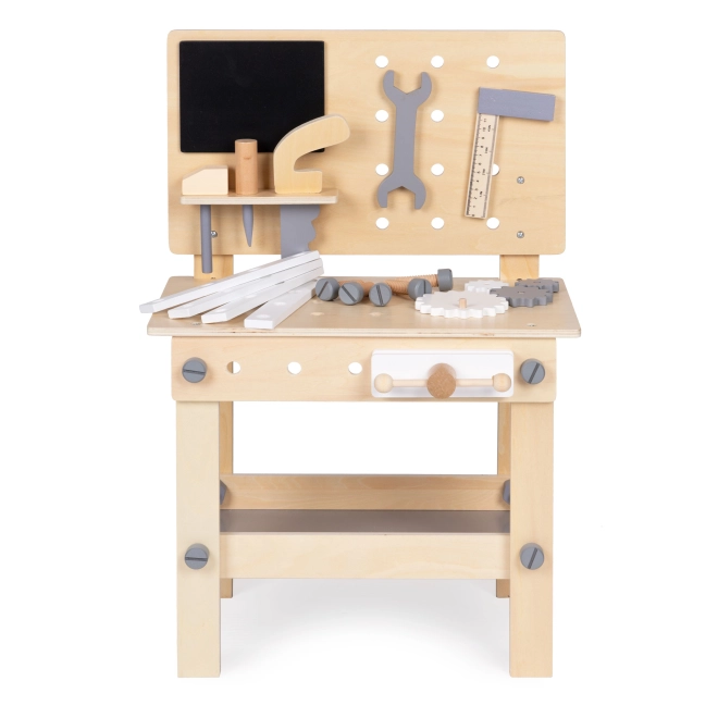 Atelier pentru copii plin de unelte