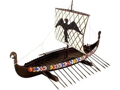 Navă vikingă din plastic