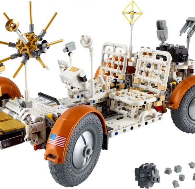 Rover lunar autentic cu mecanică funcțională