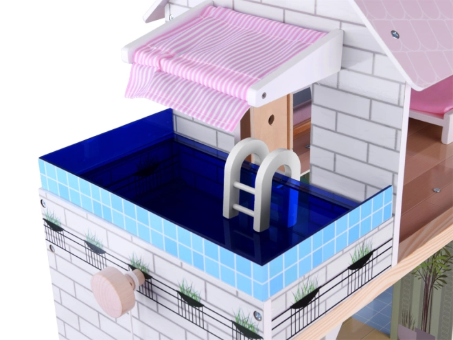 Piscină și lift pentru distracție suplimentară