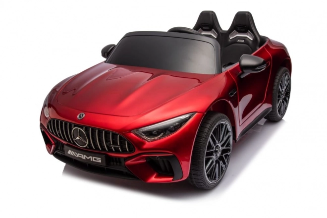 Mercedes AMG SL63 mașină roșie vopsită pe baterie
