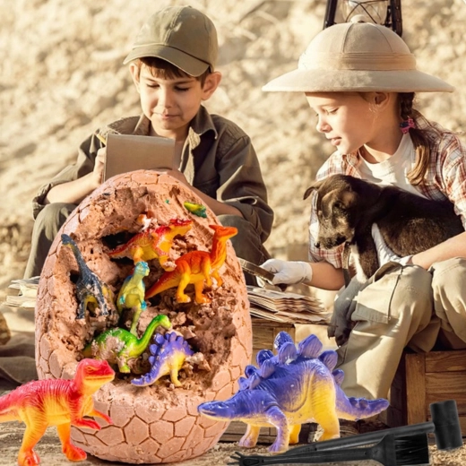 Învățare prin joc cu cardurile dinozaurilor