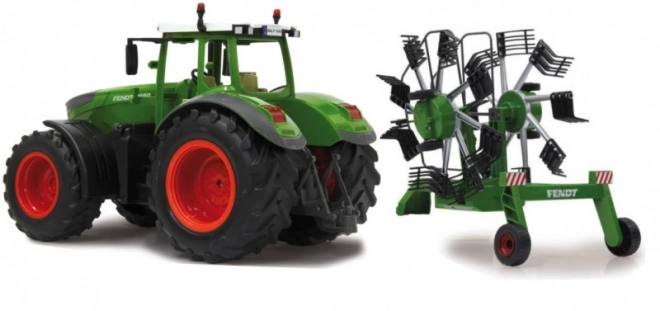 Set Tractoraș Fendt R/C și greblă rotativă