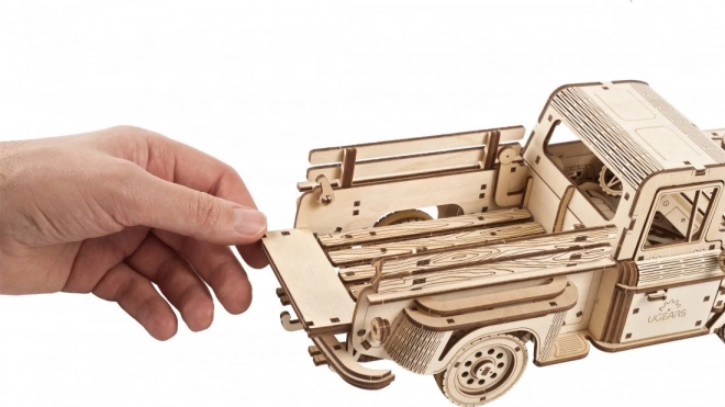 Puzzle mecanic 3D din lemn Ugears camion american