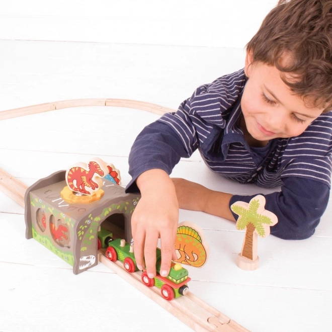 Tunel de tren cu dinozauri T-Rex de la Bigjigs Rail