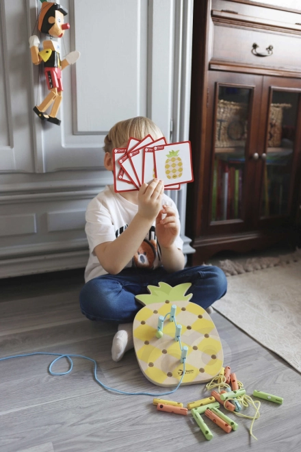 Jucărie educativă din lemn Ananas cu pioneze Classic World