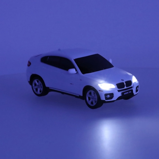 Mașină cu telecomandă BMW X6 1:24 albă