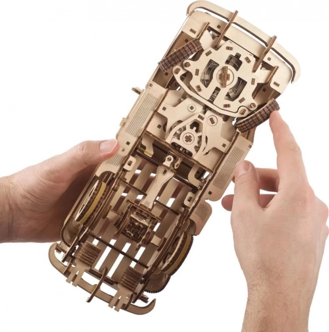 Puzzle mecanic 3D din lemn Ugears camion american