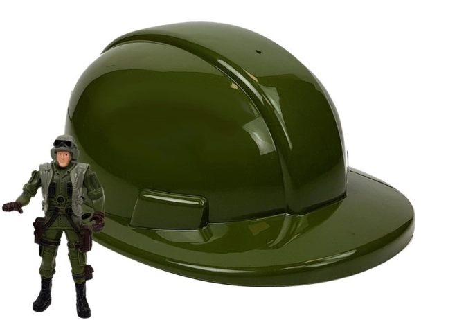 Cască și figurină de soldat pentru o experiență autentică