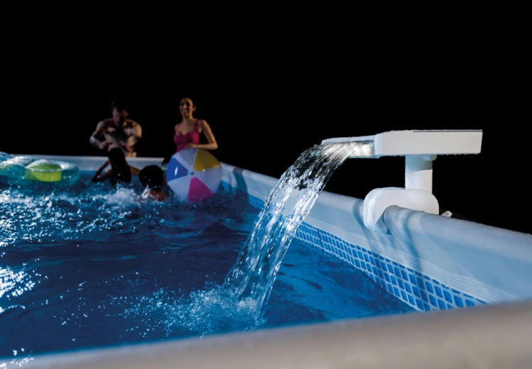 Instalare ușoară pe marginea piscinei