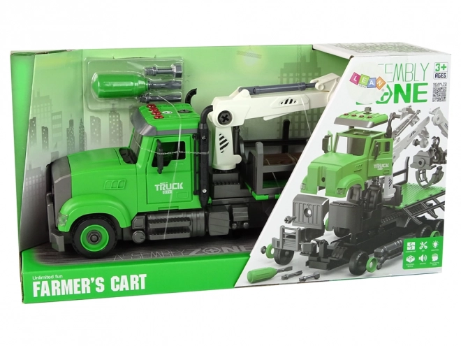 Vehicul transportor de lemne verde