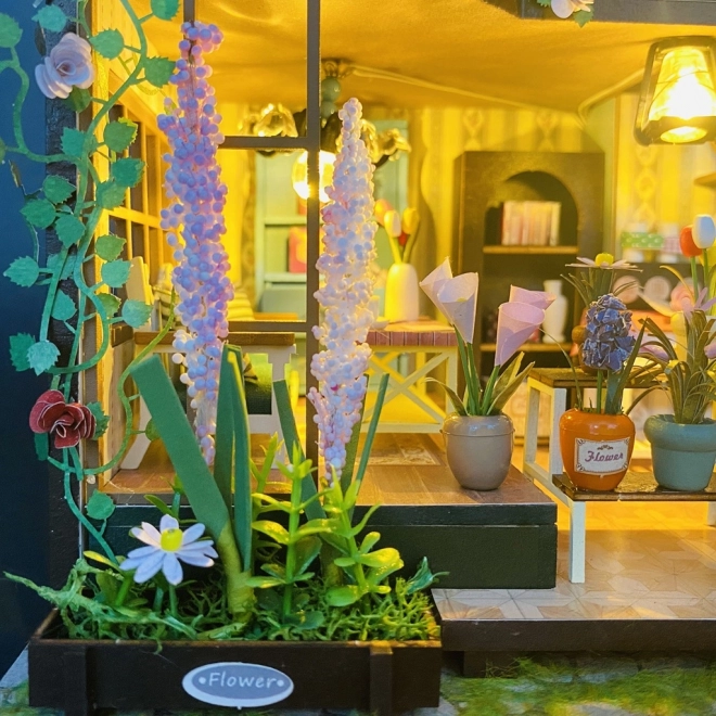 Miniatura căsuței Casa cu Flori a lui Darcy