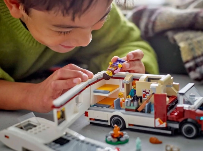 Lego City Rulota de vacanță plină de aventuri