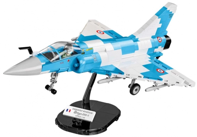 Avion militar Mirage 2000 din blocuri de constructie